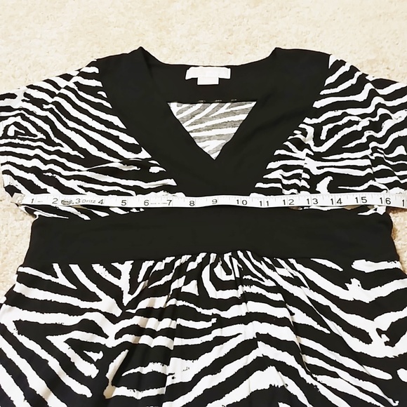 Michael Kors  Black & White Top Cap Sleeve sz. SP - Picture 5 of 7